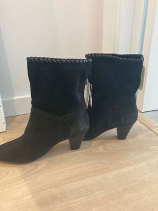 Botas negras serraje de segunda mano por 30 EUR en A Coruña en WALLAPOP