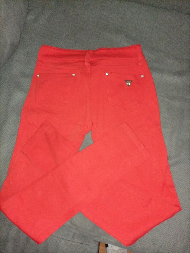 pantalón rojo elástico talla 36