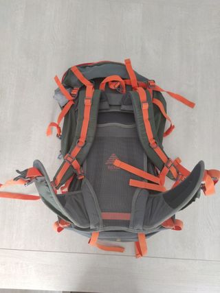 Berg Outdoor Mochila 45 litros de segunda mano por 30 EUR en Linares en  WALLAPOP