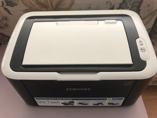 Impresora láser Samsung ML-1660 de segunda mano por 20 EUR en Base Aerea  Conjunta Torrejon en WALLAPOP