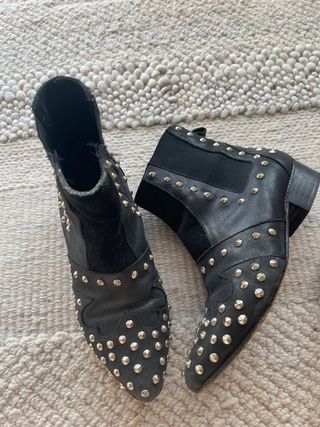 Botines negros tachas – KL Moda