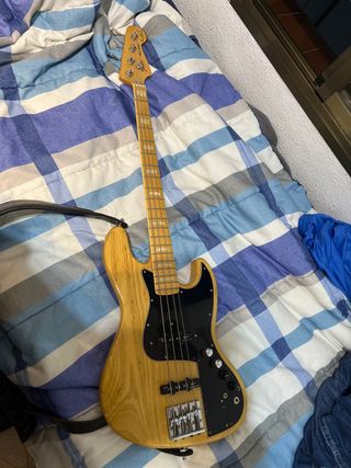 Fender Jazz Bass Marcus Miller de segunda mano por 950 EUR en Barcelona en  WALLAPOP