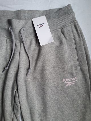 Pantalón chándal Reebok Mujer. Talla M de segunda mano por 29 EUR en Bilbao  en WALLAPOP
