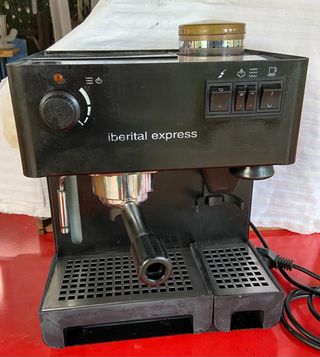 Cafetera superautomatica de segunda mano por 85 EUR en Sant Vicenç dels  Horts en WALLAPOP