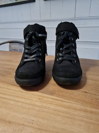 Botin con cuña de segunda mano por 25 EUR en Girona en WALLAPOP