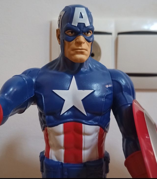 LOTE 3 FIGURA CAPITAN AMÉRICA SPIDERMAN IRON MAN