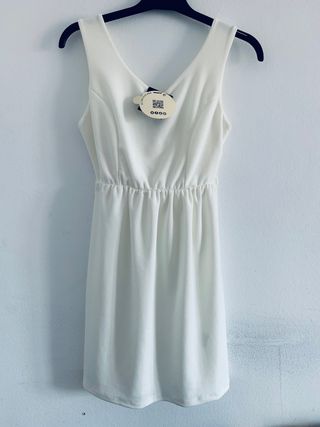 Vestido blanco nuevo con etiqueta Inside de segunda mano por 7 EUR en  Sabadell en WALLAPOP