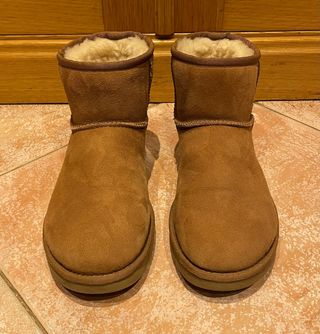 Botas UGG talla 39 de segunda mano por 120 EUR en Madrid en WALLAPOP