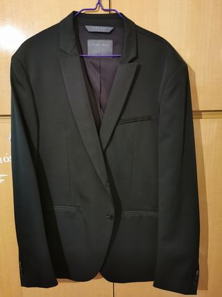 Americana Negra Zara Home de segunda mano por 30 EUR en Cornellà de  Llobregat en WALLAPOP