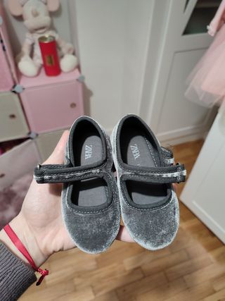 Zapatos bebé ZARA de segunda mano por 10 EUR en Alzira en WALLAPOP