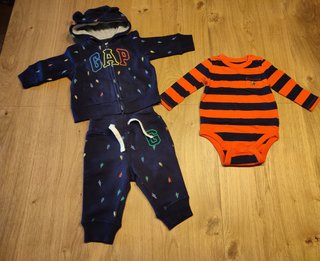 Chándal y body Gap bebé 3-6m de segunda mano por 12 EUR en Colmenar Viejo  en WALLAPOP