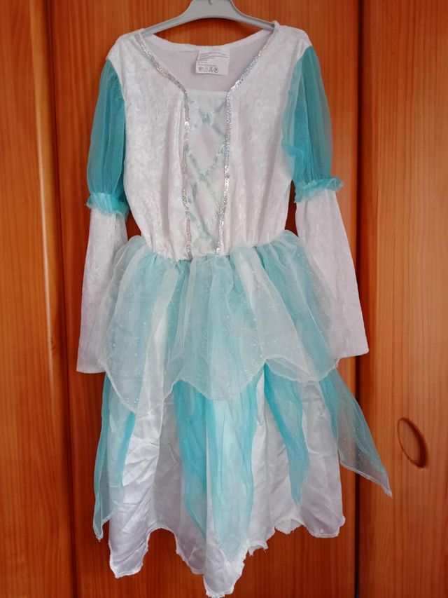 Abito da principessa. Per l'età di 3 anni.