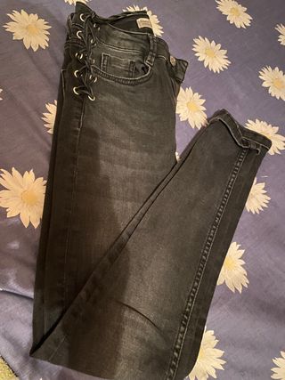 Pantalón vaquero talle bajo de segunda mano por 10 EUR en Madrid en WALLAPOP