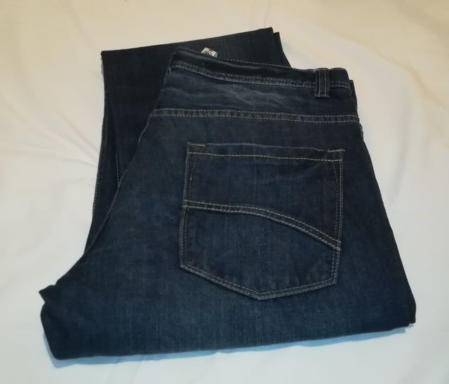 Conjunto pantalón vaquero y 2 camisas caballero