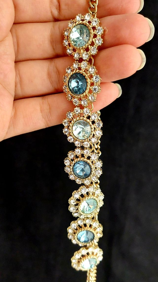 REBAJADOS! Collar y pendientes con pedrería 