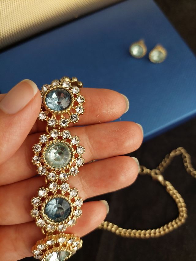 REBAJADOS! Collar y pendientes con pedrería 