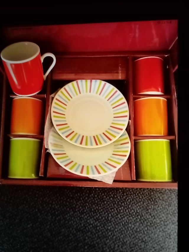 juego café 6 tazas y 6 platos. sin estrenar