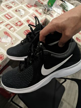 Zapatillas Nike roshe Revolution 43 de segunda mano por 31 EUR en Oleiros  en WALLAPOP