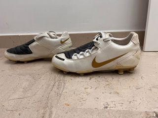 Botas futbol total 90 de segunda mano por 40 EUR en Valencia en WALLAPOP