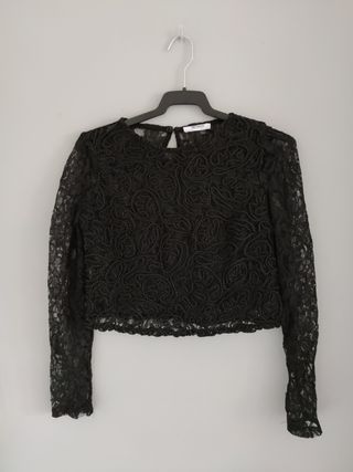 Blusa encaje negra ZARA de segunda mano por 8 EUR en Palma de Mallorca en  WALLAPOP