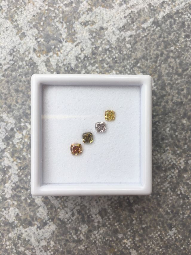 Diamantes naturales color natural