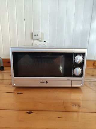 Horno microondas de segunda mano por 23 EUR en Soto de La Marina en WALLAPOP