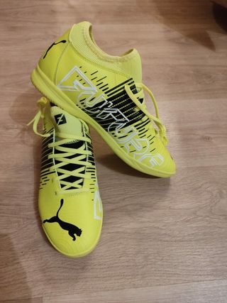 Zapatillas fútbol sala future Puma talla 42 de segunda mano por 32 EUR en  Trobajo del Camino en WALLAPOP