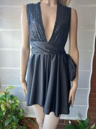 Mono corto de falda - pantalón en raso. de segunda mano por 30 EUR en  Cullera en WALLAPOP