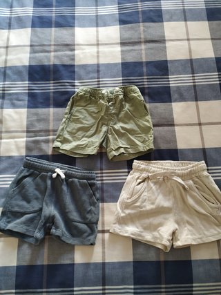Pantalones cortos de bebé niño Zara de segunda mano por 15 EUR en A Coruña  en WALLAPOP