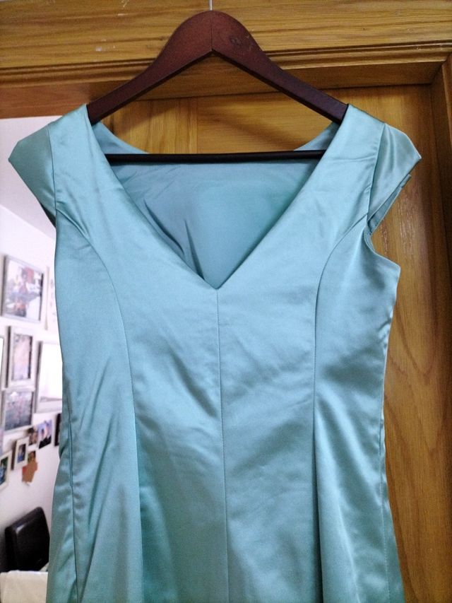 Elegante vestido de raso SOLO PUESTO UNA VEZ.