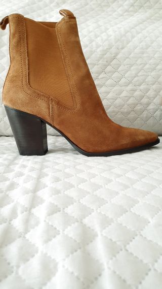 Botines Mango de segunda mano por 15 EUR en Madrid en WALLAPOP
