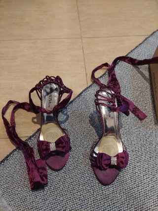 Sandalia fiesta de segunda mano por 10 EUR en Camarena en WALLAPOP