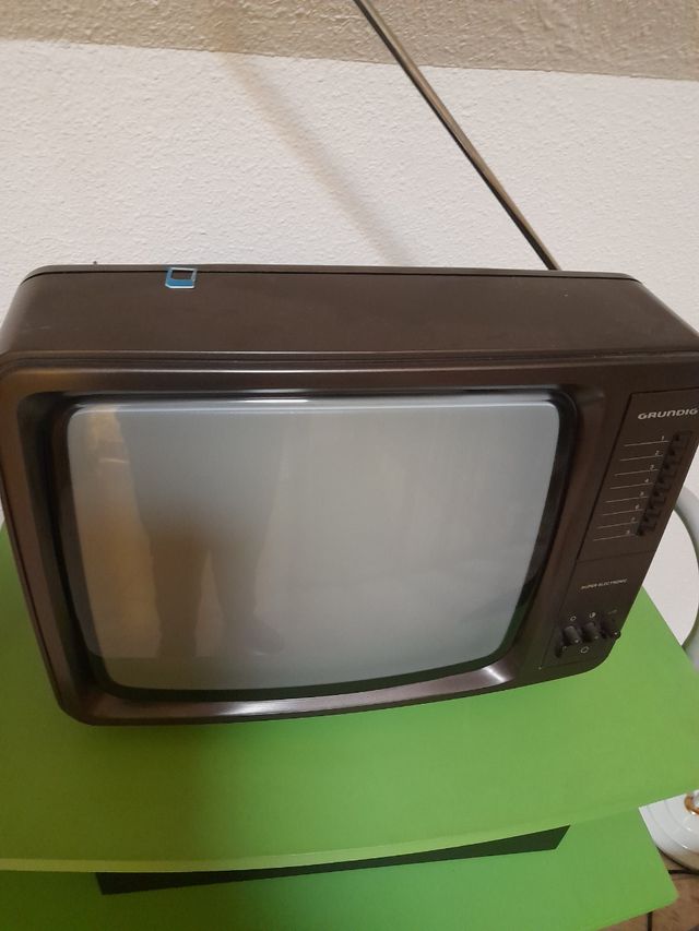 Vecchia televisione