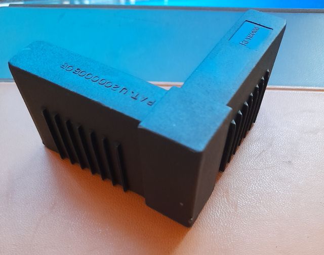 Escuadra Premarco de PVC negro.