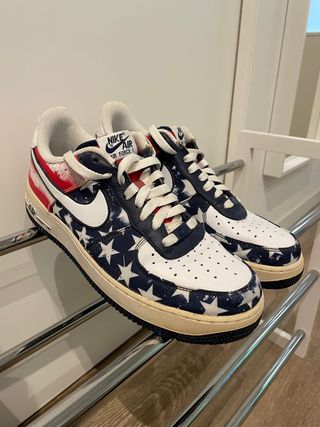 Nike Air Force 1 Estampado EEUU de segunda mano por 50 EUR en Barcelona en  WALLAPOP