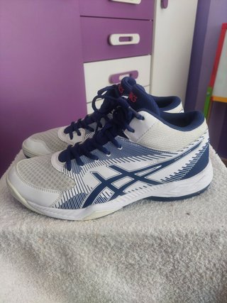 Zapatillas Asics talla 43 de segunda mano por 35 EUR en Moraleja en WALLAPOP