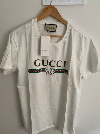 Camiseta Gucci sin estrenar de segunda mano por 65 EUR en San Sebastián de  Los Reyes en WALLAPOP