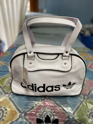 Bolso deporte adidas Originals piel de segunda mano por 45 EUR en Zaragoza  en WALLAPOP