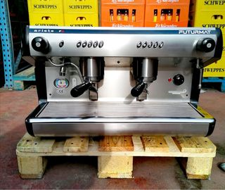 Vendo cafetera profesional hostelería de segunda mano por 650 EUR en  Navalmoral de la Mata en WALLAPOP