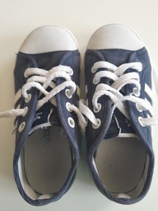 Zapatillas Adidas número 27 de segunda mano por 3 EUR en Illescas en  WALLAPOP