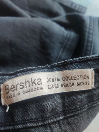 Pantalon mujer talla 38 de segunda mano por 2 EUR en San Salvador de Budiño  en WALLAPOP