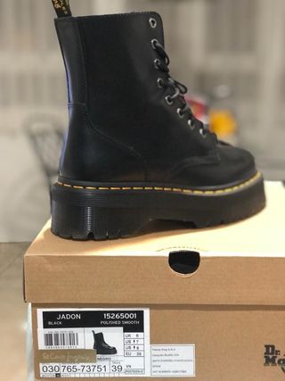 Dr. Martens Jadon de segunda mano por 175 EUR en Castellfollit de la Roca  en WALLAPOP
