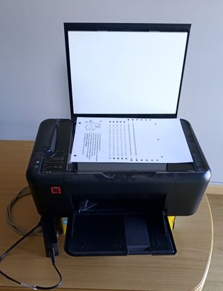 IMPRESORA HP DESKJET F2480 de segunda mano por 10 EUR en Reboredo de  Ourense en WALLAPOP