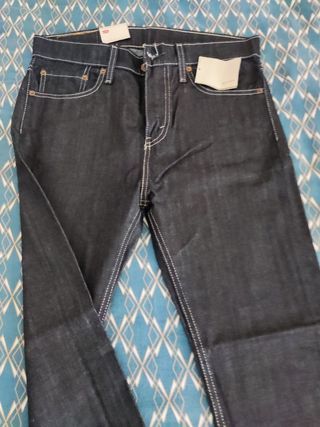 Pantalones LEVIS 510 Hombre de segunda mano por 80 EUR en Les Fonts en  WALLAPOP
