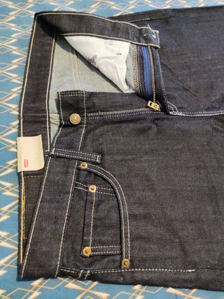 Pantalones LEVIS 510 Hombre de segunda mano por 80 EUR en Les Fonts en  WALLAPOP
