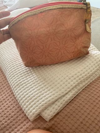 Neceser LOEWE de segunda mano por 40 EUR en Valencia en WALLAPOP