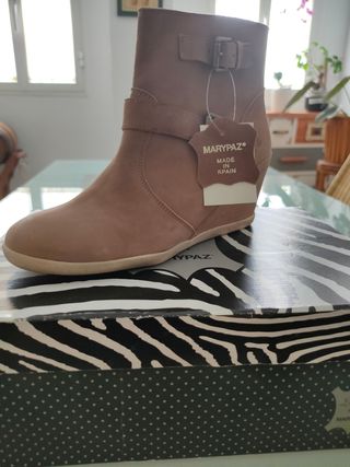 Botas piel Marypaz a estrenar de segunda mano por 30 EUR en Mairena del  Aljarafe en WALLAPOP