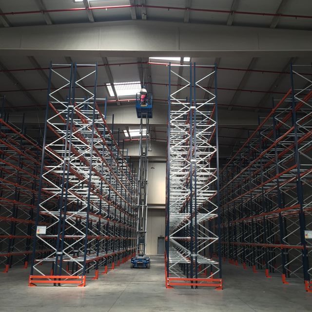 EN VENTA LOTE DE ESTANTERÍAS