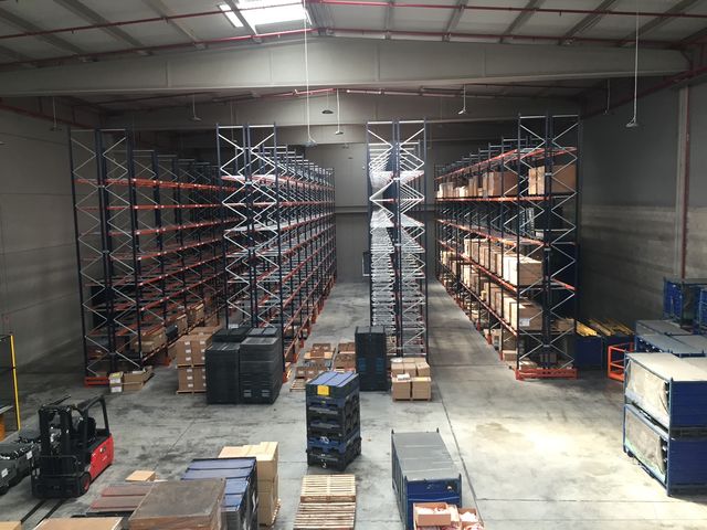 EN VENTA LOTE DE ESTANTERÍAS