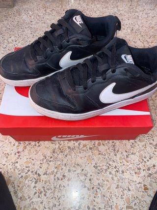 Bambas Nike Negras de segunda mano por 25 EUR en Barcelona en WALLAPOP